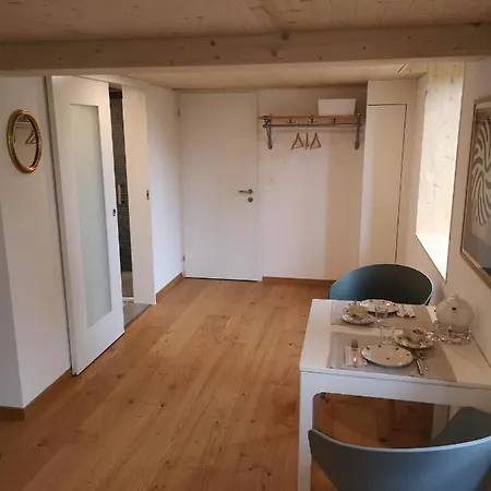 Stilvolles Mit Badezimmer Vendégház *