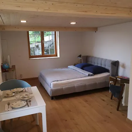 Stilvolles Mit Badezimmer Vendégház *