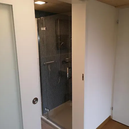Stilvolles Mit Badezimmer Vendégház *